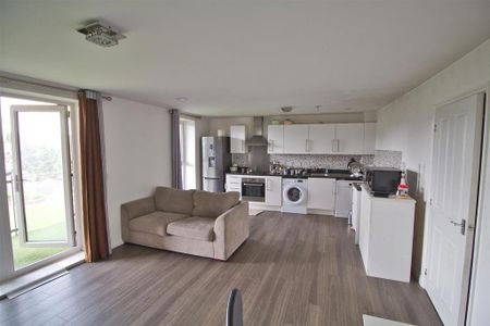 2 bedroom flat to rent - Photo 2