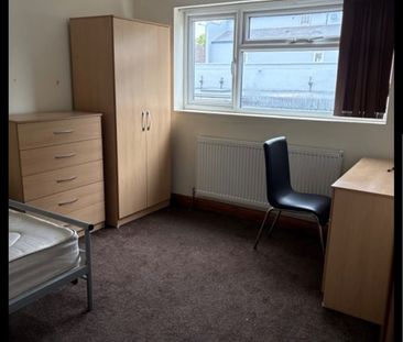 Room in a Shared House, Rathbone Close, B5 - Photo 2