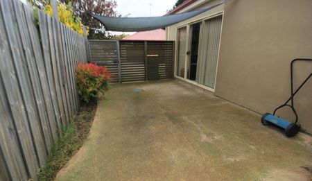2/15 Roslyn Road - Photo 3