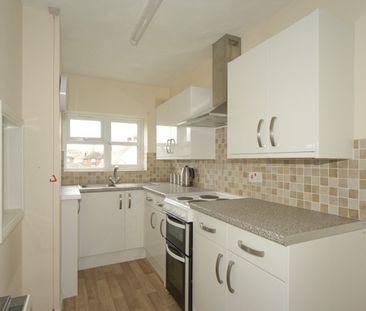 Flat to rent - Glebe Way, West Wickham, BR4 - Photo 5