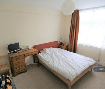 4 bedroom semi-detached house to rent - Photo 4