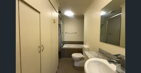 Stylish One Bedroom Apartment in the Heart of Redfern - Photo 2
