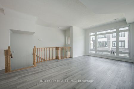 Townhouse For Lease | X8128126 - Photo 2