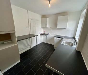 2 bedroom semi-detached house to rent - Photo 5