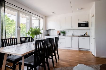 Rågsvedsvägen, Bandhagen - Photo 2