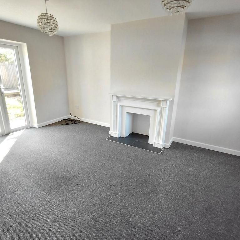 4 bedroom semi-detached house to rent - Photo 1
