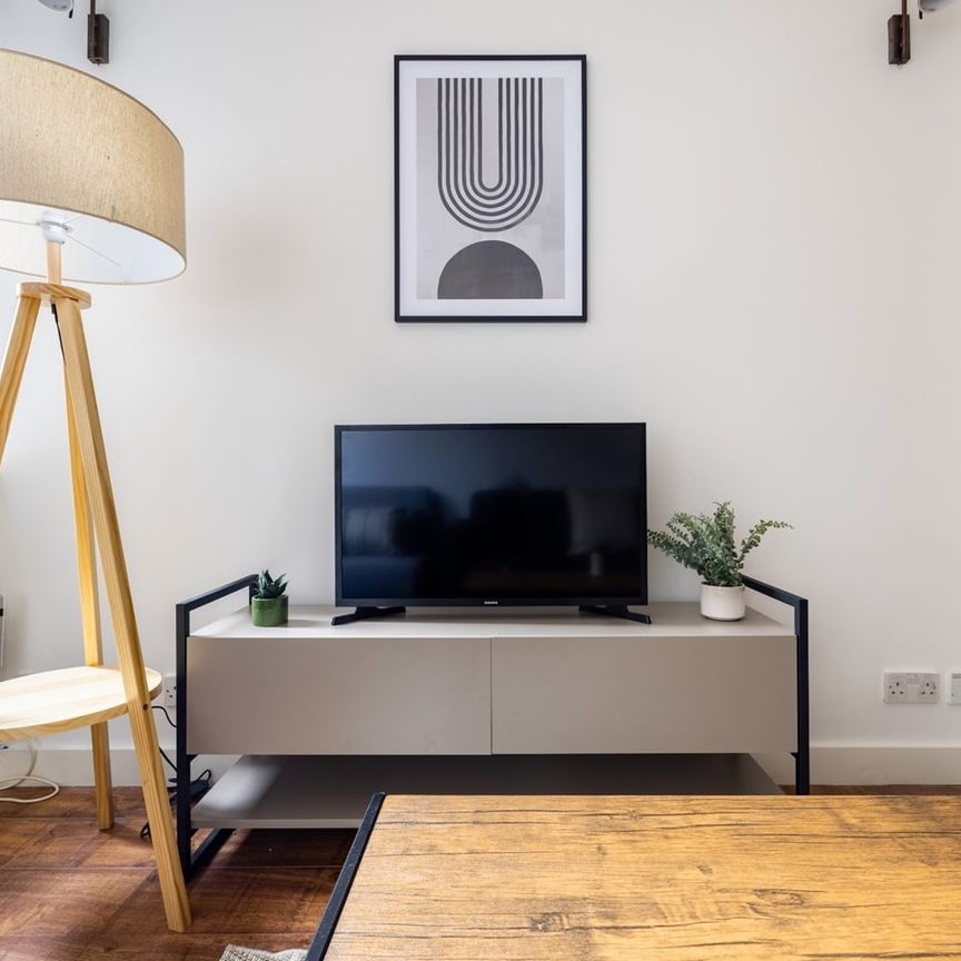 1 Bed Flat, Fitzroy Street, W1T - Photo 1