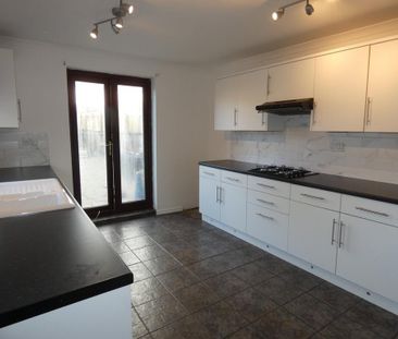 3 bedroom property to rent - Photo 3