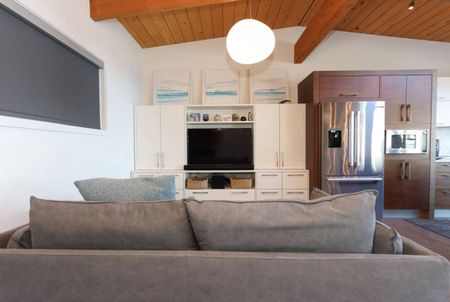 140 Lions Bay Ave, Lions Bay (Main House) - Photo 2