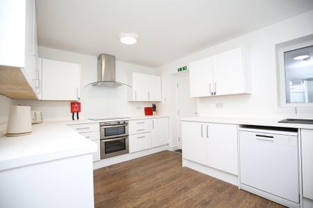 1 bedroom in a house share to rent - Photo 5