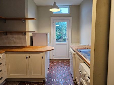 4 bedroom semi-detached house to rent - Photo 2
