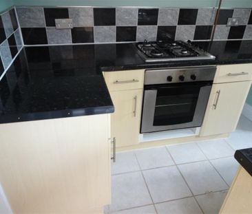 Two Bed End Terraced House Close to City Centre - Photo 6