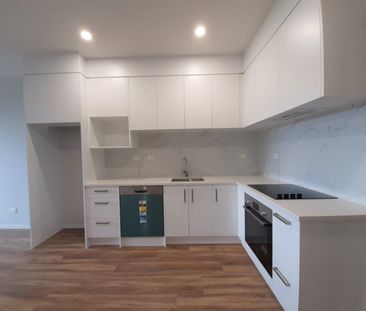 Modern Urban Living 1‑Bedroom Apartment close to St Lukes Westfield - Photo 3