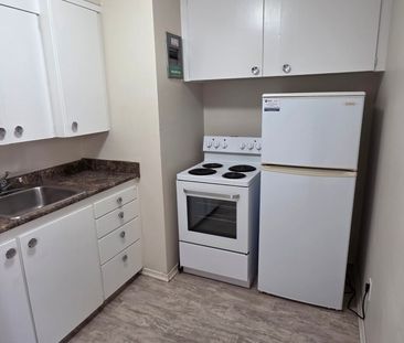 1 BDRM/1 BATH - 409 4TH AVE N - Available NOV 1ST - Photo 4