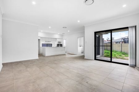 2/5 Grafton Place, Jamisontown - Photo 3