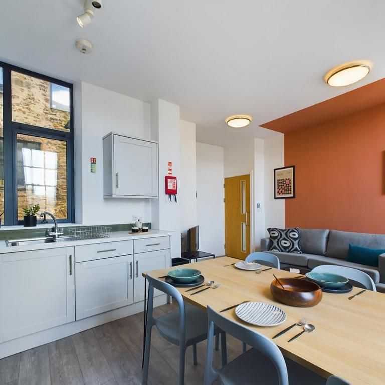 5 bedroom flat to rent - Photo 1