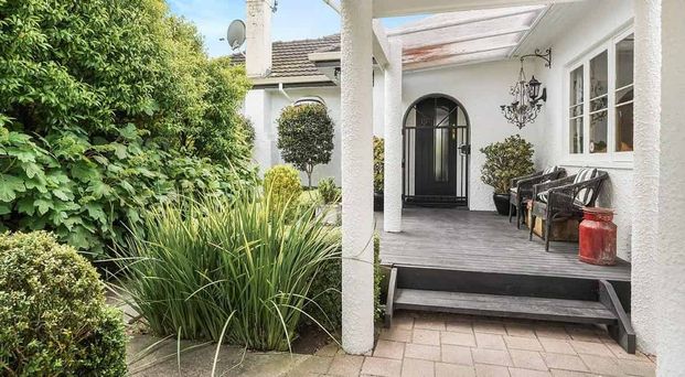 Lovely Family Home on River Road - Photo 1