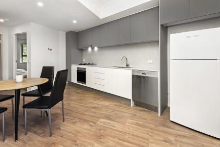 Gorgeous ONE BEDROOM Apartment with Parking - Photo 3