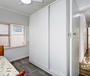 Beautifully presented, partly furnished, ready to move in. - Photo 5