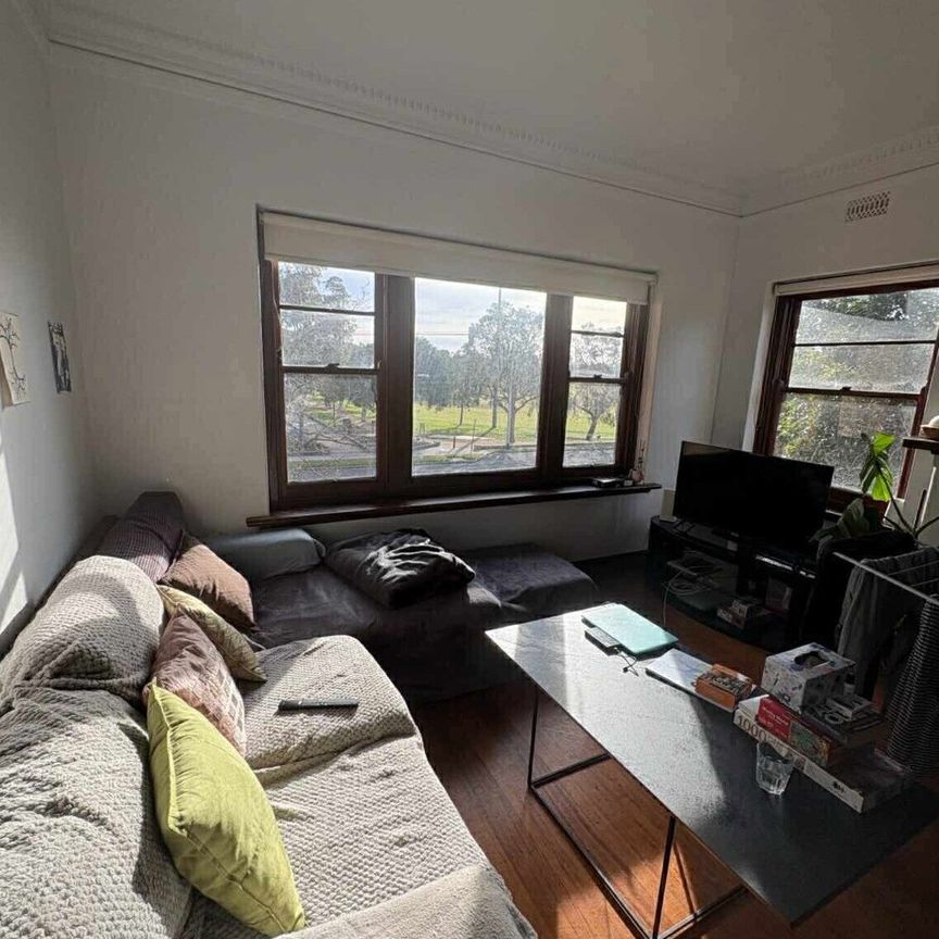 Caulfield North - Photo 1