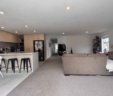 Modern Aramoho home - Photo 4