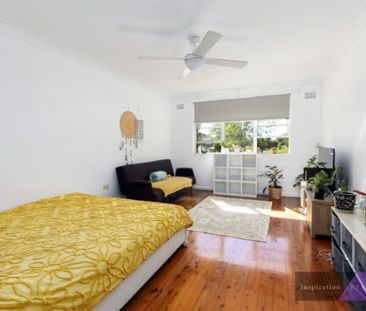 Brick & Tile Family Home - Photo 3