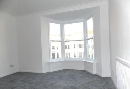 3 bedroom flat to rent - Photo 2