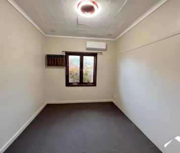 33 Panton Crescent, KARRINYUP WA 6018 - Photo 2