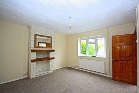 3 bedroom semi-detached house to rent - Photo 2