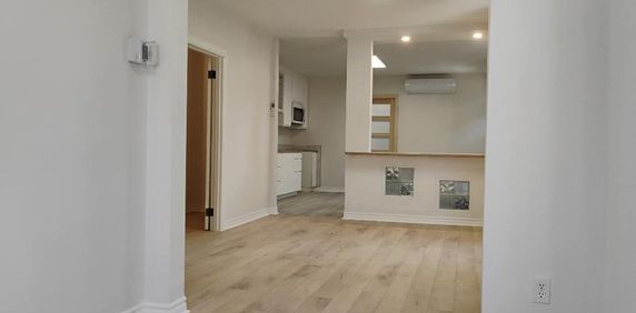 À louer 4 et demi entièrement rénové avec thermopompe, deux chambres fermées quartier tranquille - Photo 2