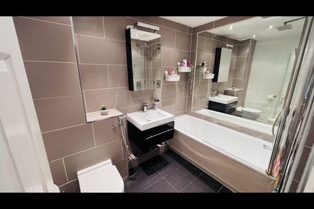 2 Bed Maisonette, Ollgar Close, W12 - Photo 3