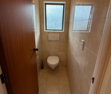 Spacious St Heliers 3-Bedroom, 2-Bathroom Home with Double Garage &... - Photo 2