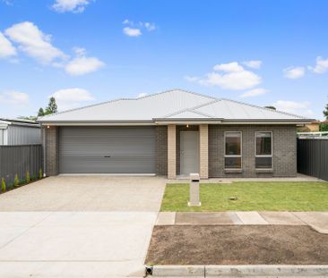 Lovely Courtyard Home - Photo 6