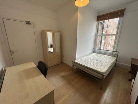 7 Bed Student Accommodation - Photo 3