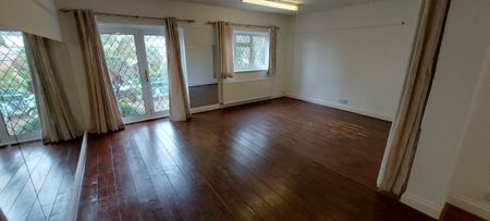 4 bedroom 2 bathroom house in highly sought after area of North Chingford - Photo 3