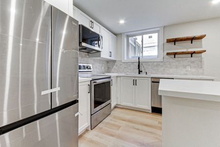 For Lease - 4 Carrington Place Unit# B, Bradford West Gwillimbury, Ontario - Photo 3