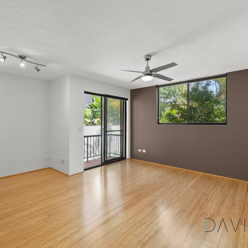 Beachside Broadbeach Living – Steps from Sand & Surf - Photo 1