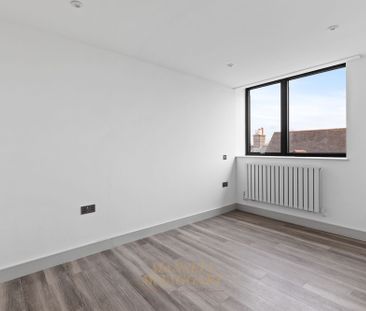 High Street, Horley, RH6 - Photo 4