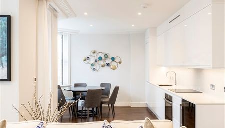 Three Bedroom Three Bathroom Apartment To Let Hemlet Gardens Chiswick W6 - Photo 3