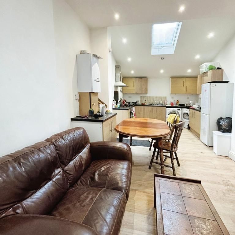 7 bedroom terraced house to rent - Photo 1