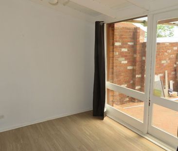 WALK EVERYWHERE FROM THIS 3 BEDROOM HOME! - Photo 4