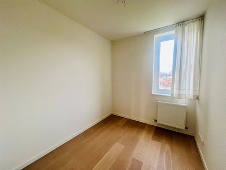 Ruim appartement met twee slaapkamers, terras en autostaanplaats - Foto 5