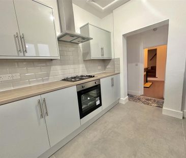 2 bedroom end of terrace house to rent - Photo 1