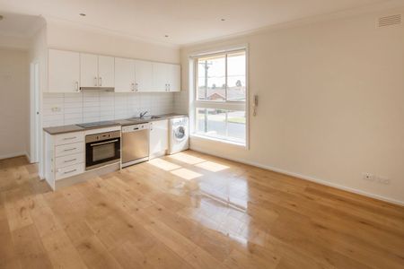 Refurbished 2 Bedroom Unit - Photo 4