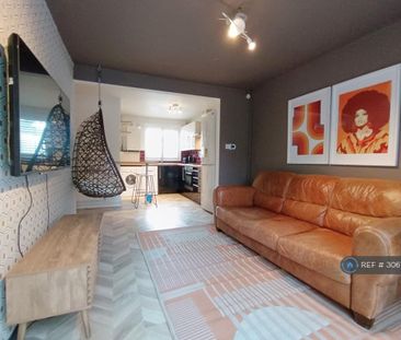 4 bedroom terraced house to rent - Photo 1