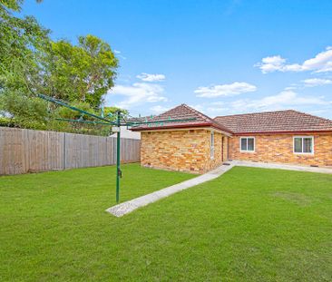 Beautiful Family Home ** Available Now ** - Photo 6