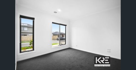 Spacious & Modern Family Home - Photo 2