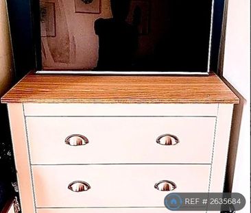 1 bedroom in a flat share to rent - Photo 6