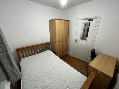 4 Bed Terraced House, Russell Road, BS16 - Photo 3