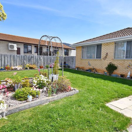 Comfortable Family Living with Bonus Sunroom! - Photo 4